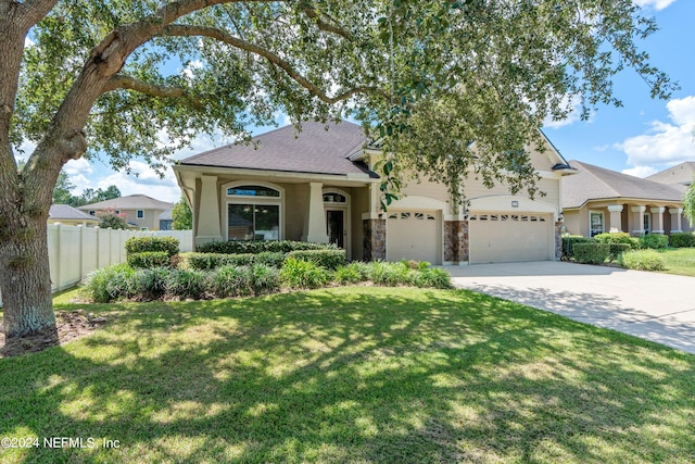 view of front of house featuring a front yard