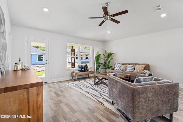 living room with light wood-style floors, visible vents, a ceiling fan, and recessed lighting