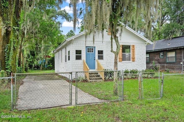 view of front of house with a front yard