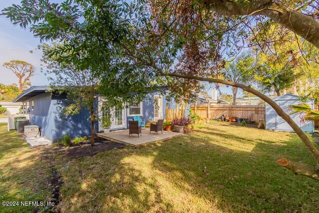 view of yard featuring a patio and an outdoor hangout area