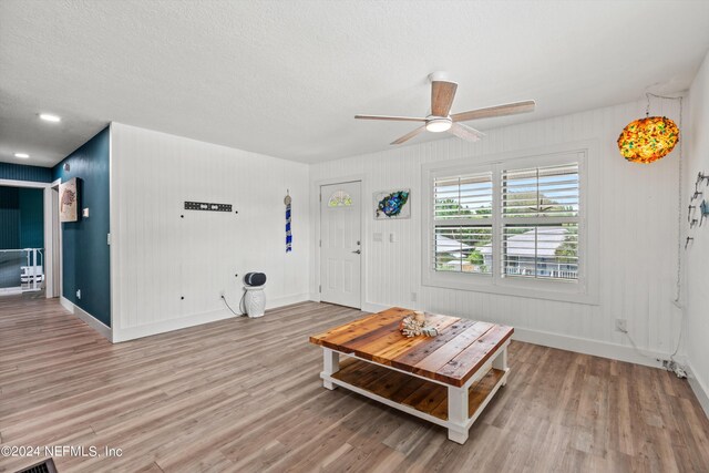 foyer with a textured ceiling, light hardwood / wood-style flooring, and ceiling fan