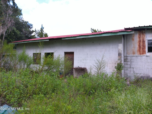 view of side of property