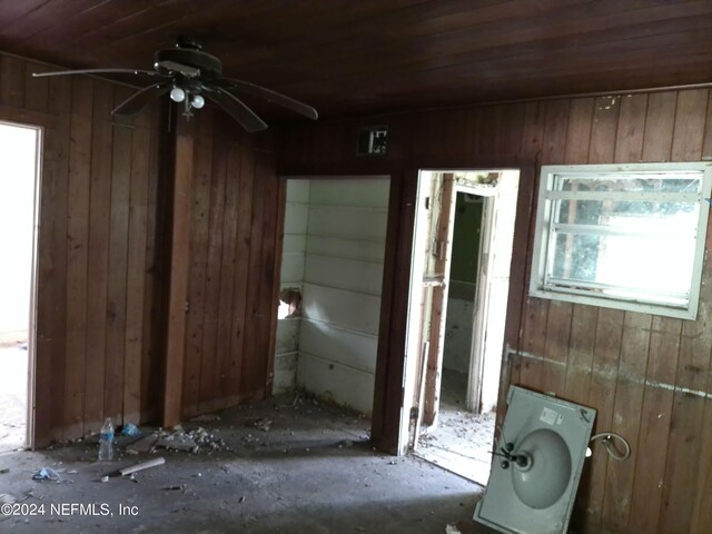 miscellaneous room with a wealth of natural light and ceiling fan