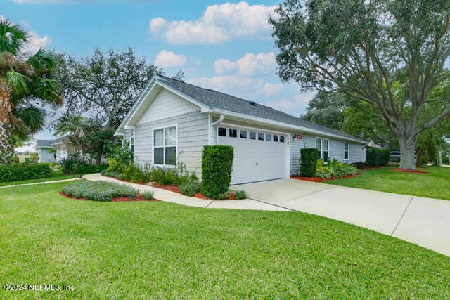 view of front facade with a garage and a front yard