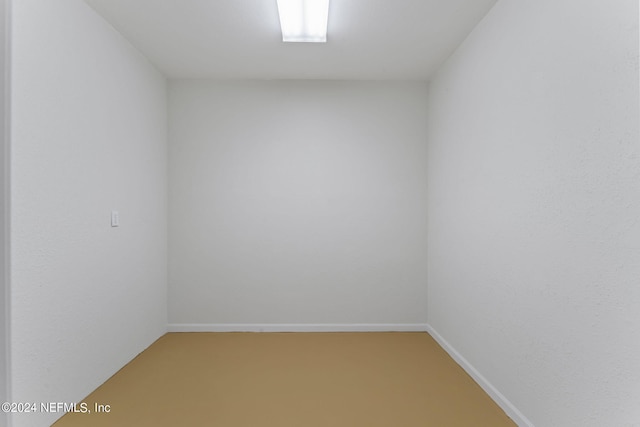 unfurnished room featuring carpet