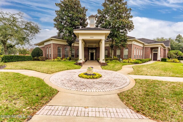 view of front of house with a front lawn