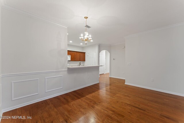 interior space featuring ornamental molding, sink, a chandelier, and hardwood / wood-style flooring