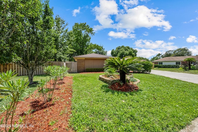 view of front of house with a front lawn