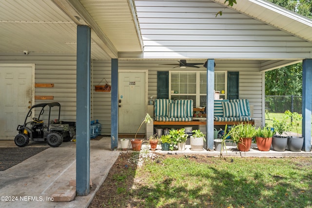 entrance to property featuring a porch and ceiling fan