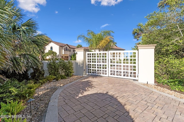 901 Ponte Vedra Blvd, Ponte Vedra Beach, FL 32082 - view of gate with fence