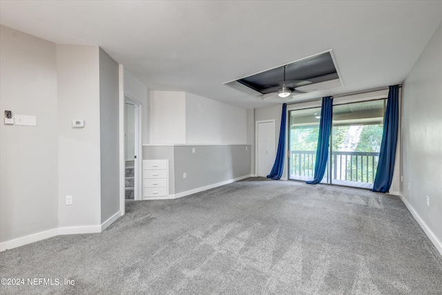 unfurnished room featuring light colored carpet, ceiling fan, and a raised ceiling