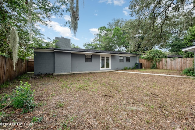 rear view of house featuring a lawn