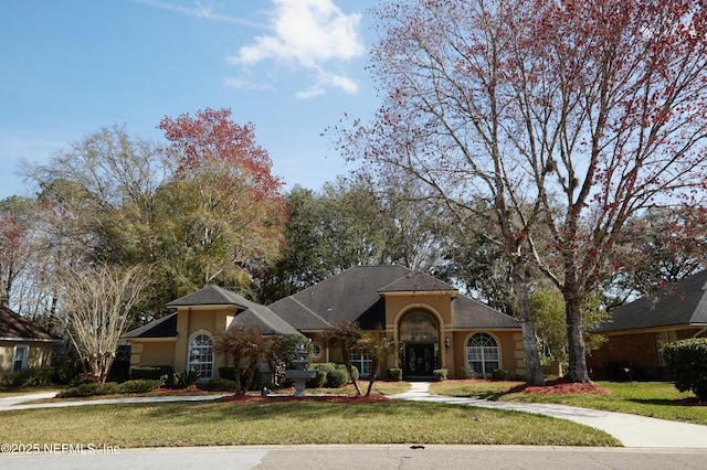 view of front of property with a front yard