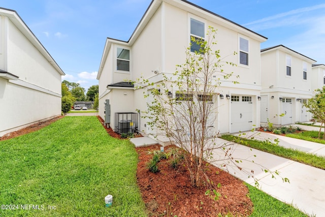 view of front facade with a garage and a front yard