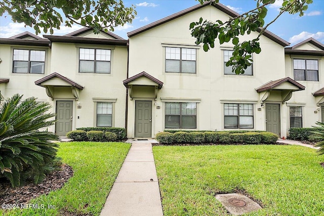 view of property featuring a front lawn