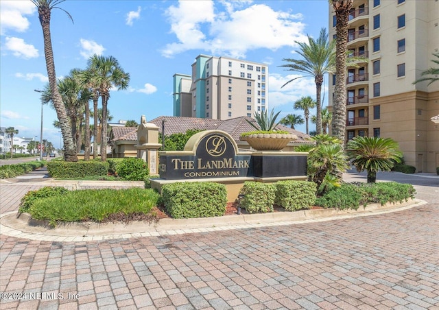 view of community / neighborhood sign