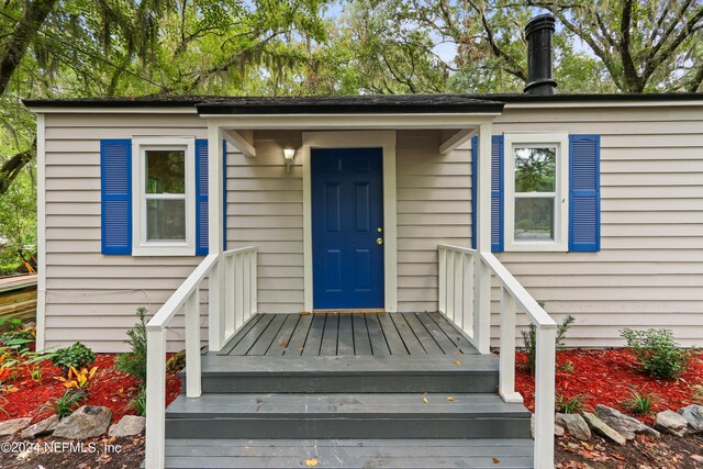 view of property entrance