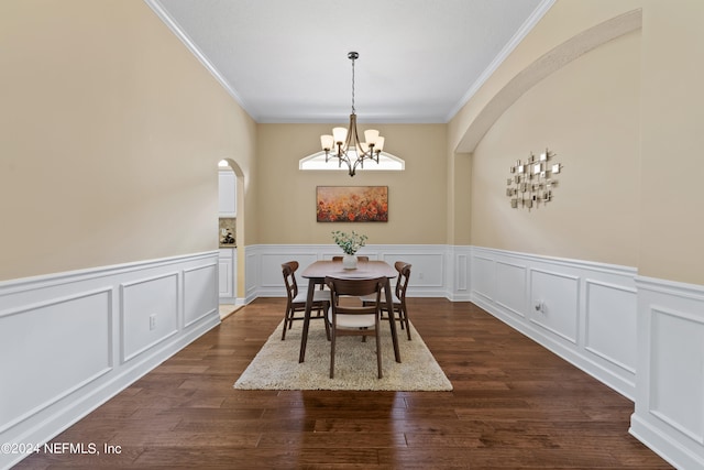 dining space featuring crown molding, dark hardwood / wood-style flooring, and a notable chandelier