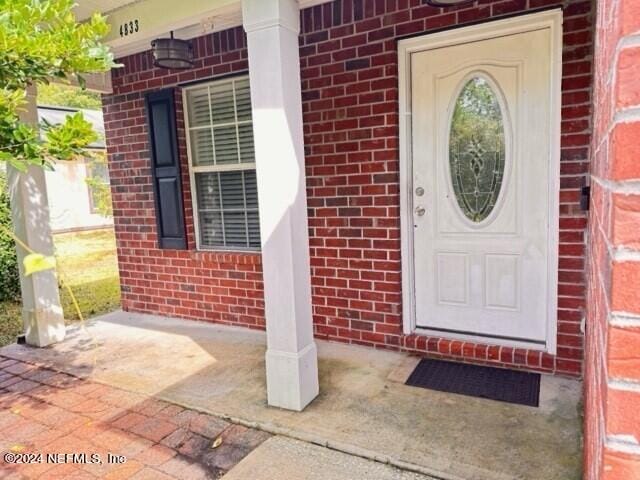 entrance to property featuring a porch