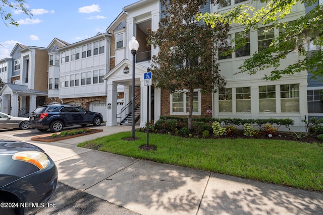 view of front of property with a front lawn