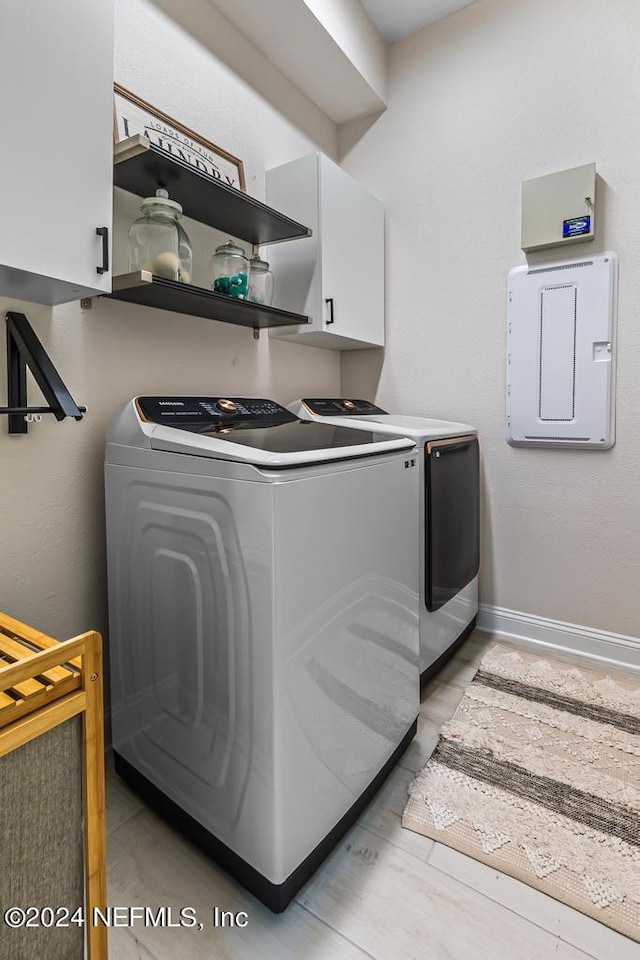 laundry area featuring cabinets and independent washer and dryer