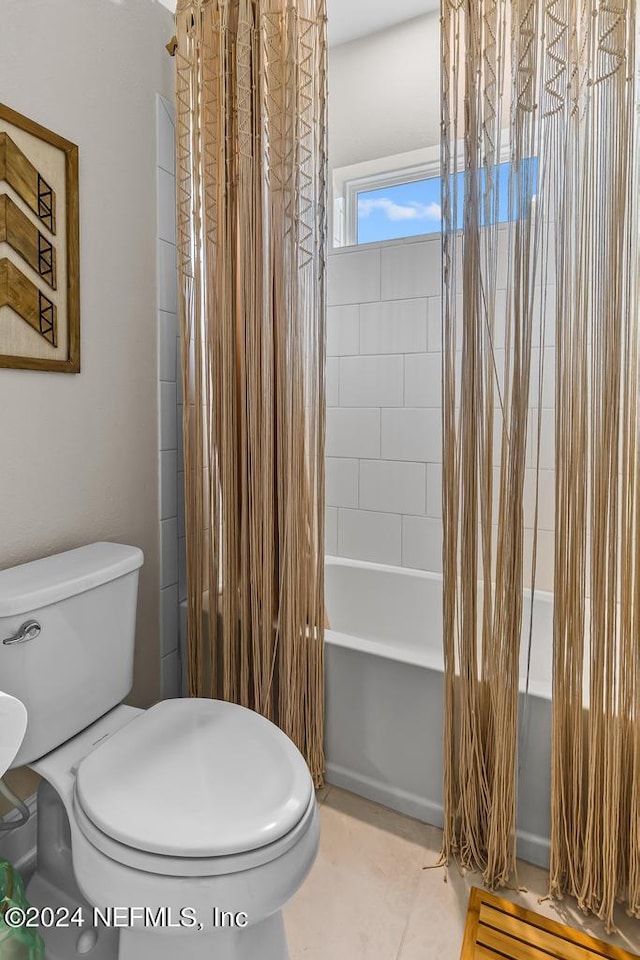 bathroom featuring toilet, tile patterned floors, and shower / bath combo