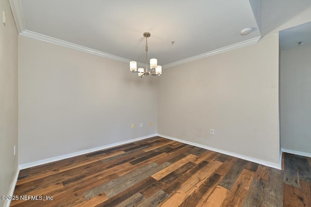 spare room featuring crown molding, dark hardwood / wood-style floors, and a notable chandelier