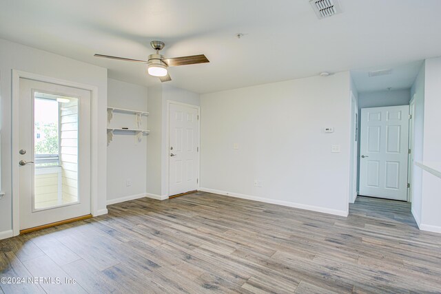 unfurnished room featuring light hardwood / wood-style flooring and ceiling fan