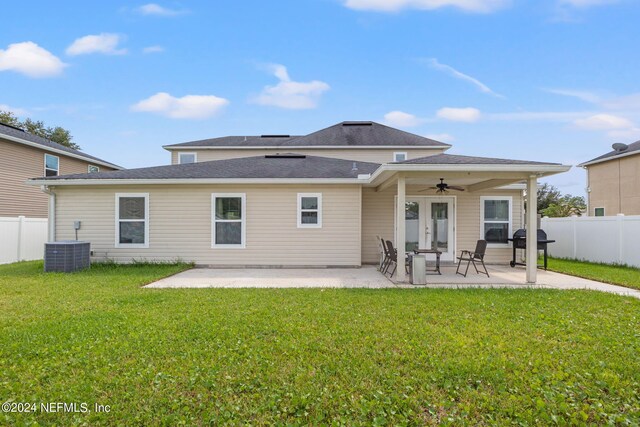 rear view of house featuring a patio, a yard, and ceiling fan