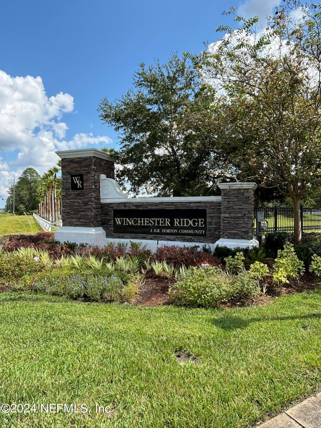 community sign featuring a lawn