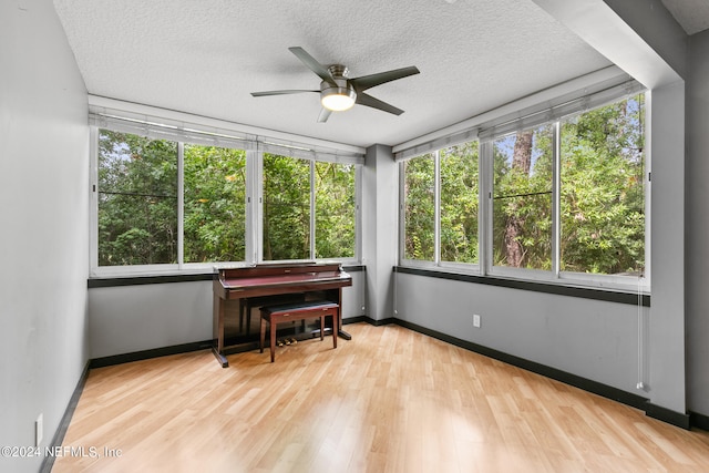 sunroom / solarium with ceiling fan