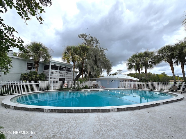 view of swimming pool