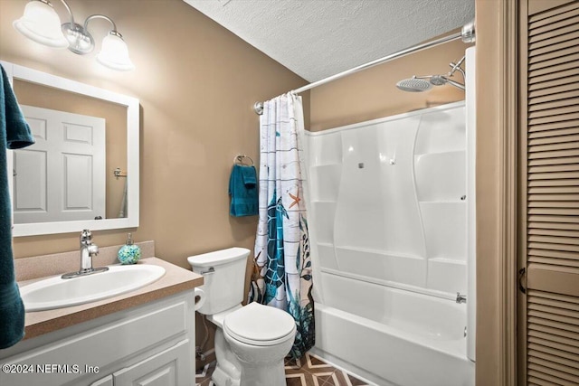 full bathroom featuring a textured ceiling, shower / tub combo, vanity, and toilet