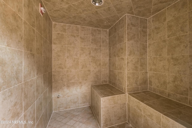 bathroom featuring tiled shower