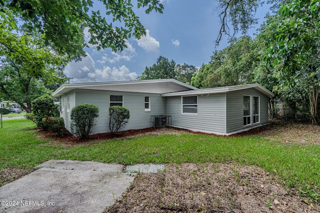 exterior space with a lawn