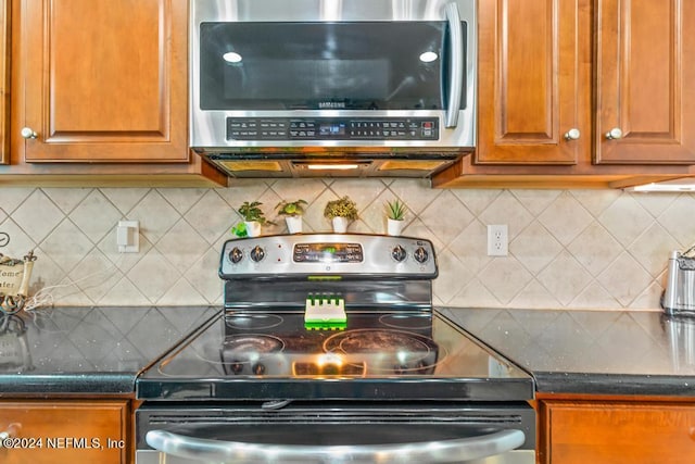 kitchen with appliances with stainless steel finishes and backsplash