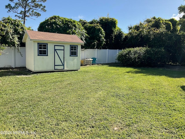 view of yard with a storage shed