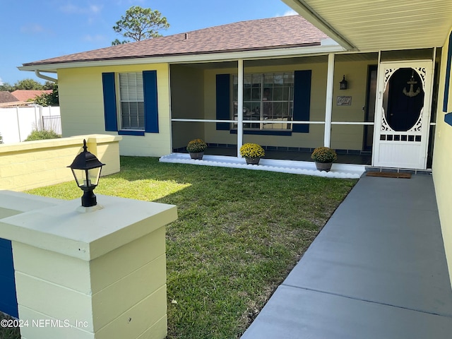 view of front facade with a front lawn and covered porch