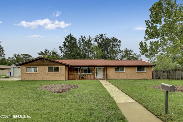 ranch-style home with a front yard