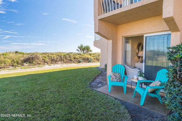 view of yard featuring a balcony