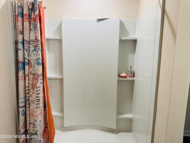 bathroom featuring curtained shower