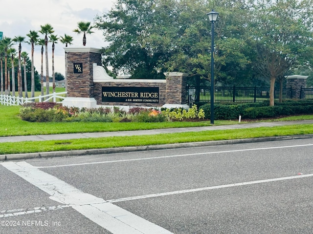 view of community / neighborhood sign