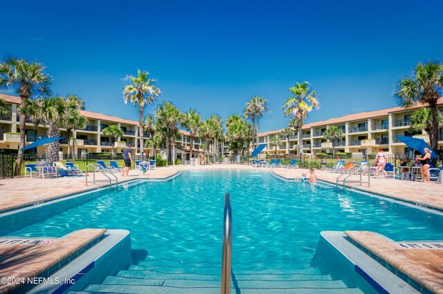 view of swimming pool