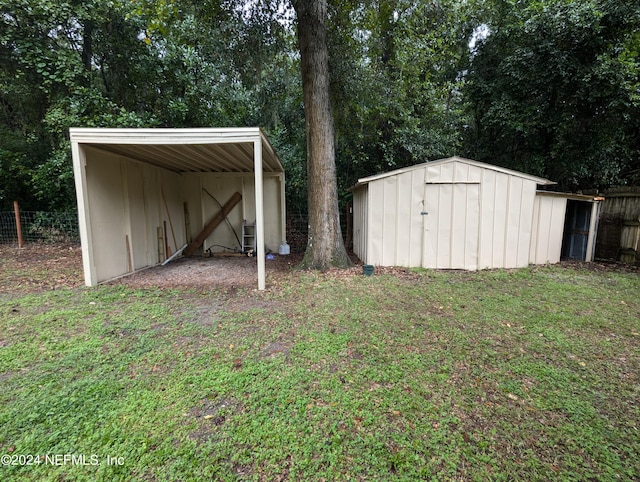 view of outdoor structure featuring a yard