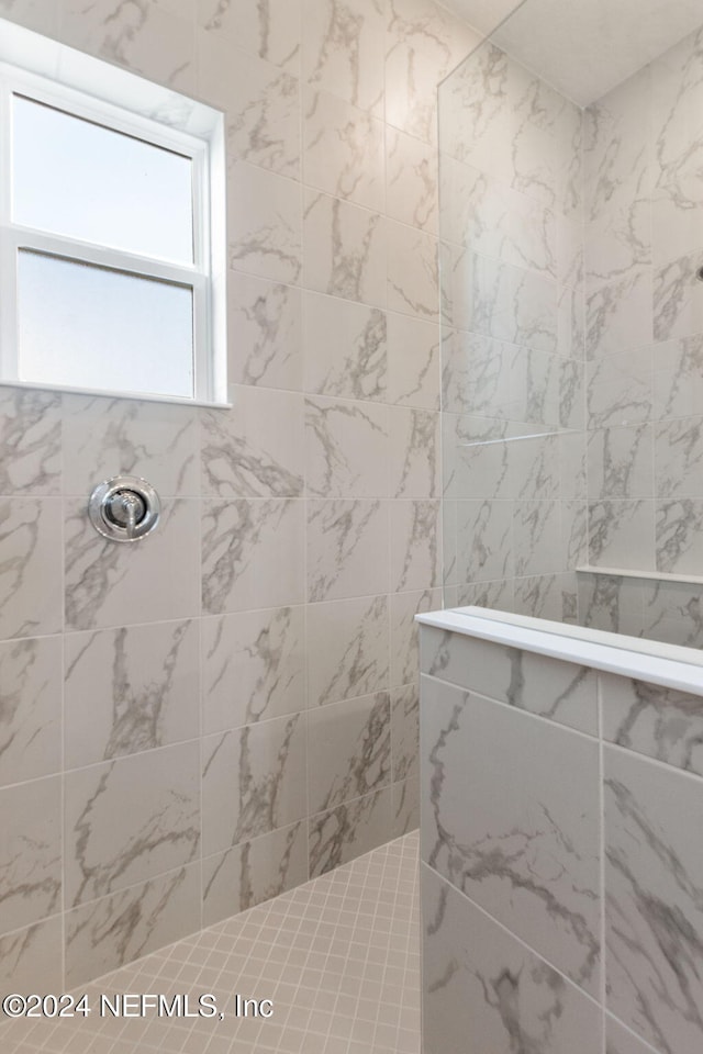 bathroom featuring a tile shower