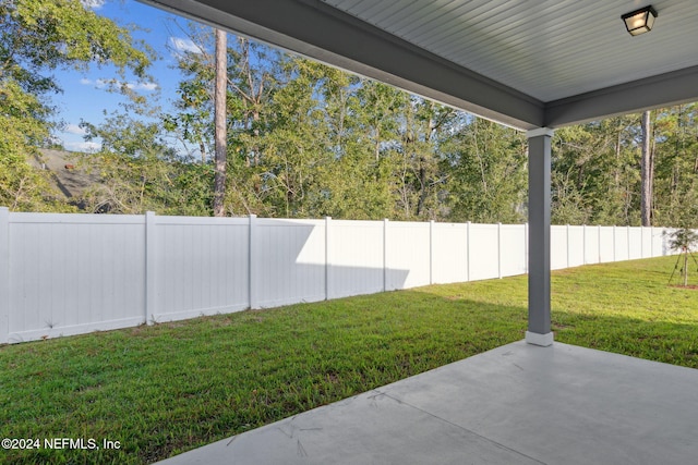 view of yard featuring a patio area