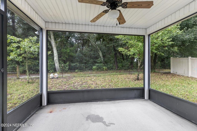 unfurnished sunroom featuring a healthy amount of sunlight and ceiling fan