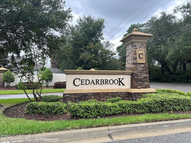 view of community / neighborhood sign