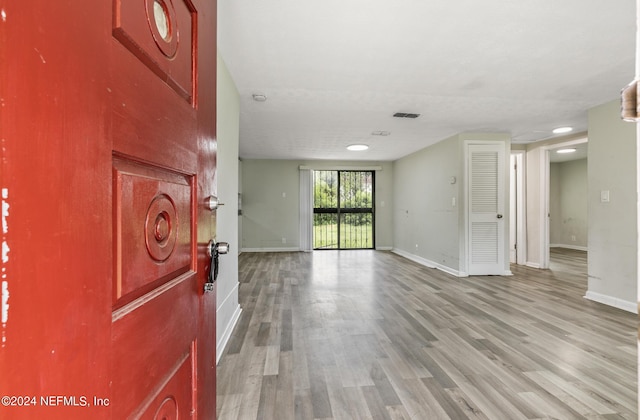 5246 Devron Dr, Jacksonville, FL 32209 - entryway featuring light wood-style floors and baseboards