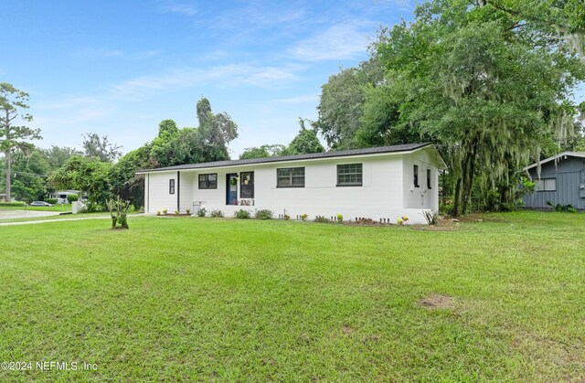 ranch-style home with a front lawn